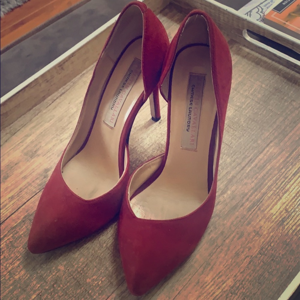 Maroon point-tip Heels
